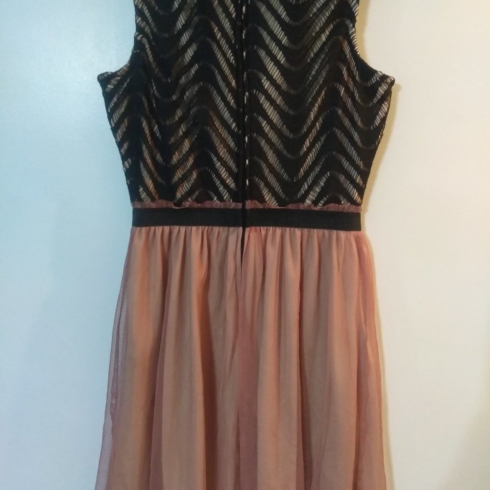 Dress - Picture 2 of 8